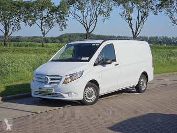 Fourgon utilitaire Mercedes
