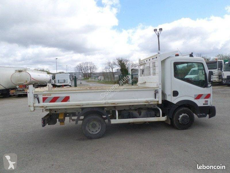 Véhicule utilitaire Nissan