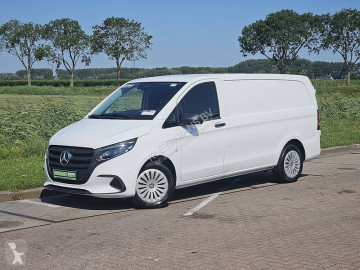 Fourgon moyen Mercedes