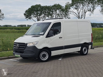Fourgon long Mercedes