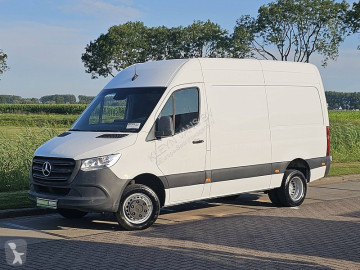 Fourgon long Mercedes