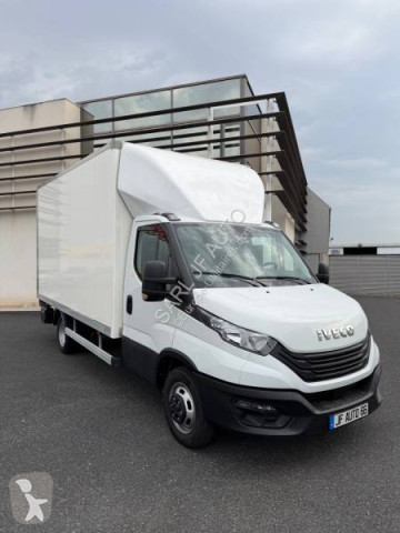 عربة نفعية بصندوق ذي حجم كبير Iveco