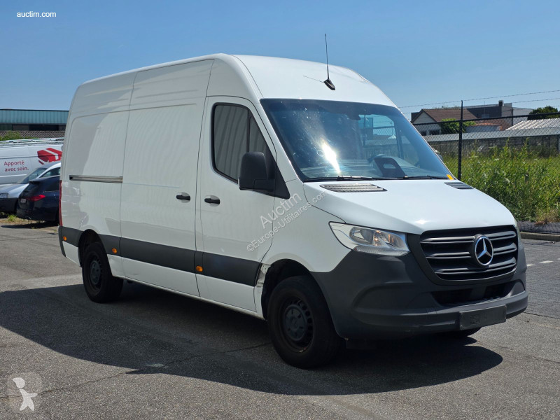عربة نفعية Mercedes sprinter