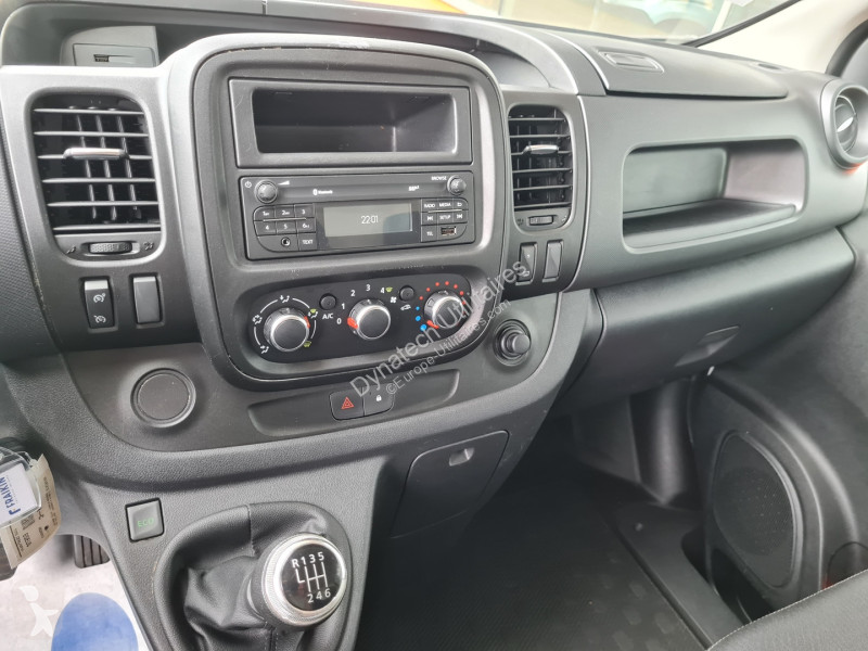 Véhicule utilitaire Renault TRAFIC III FG L1H1...