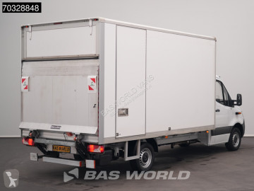 عربة نفعية مقفلة Mercedes