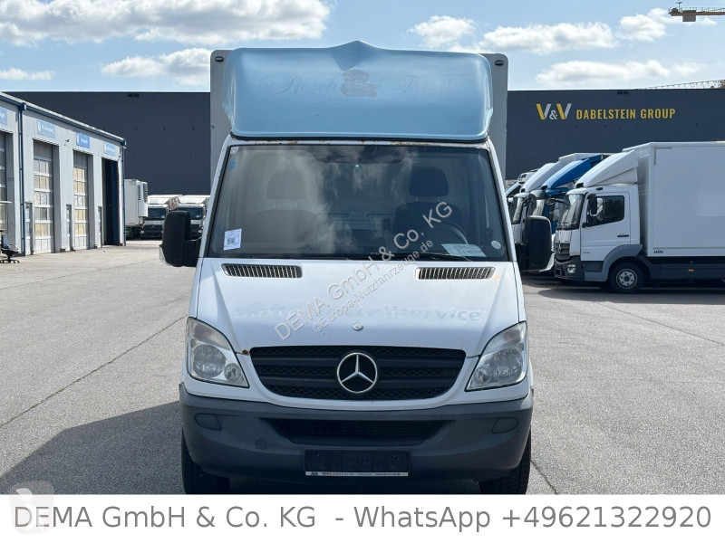 Véhicule utilitaire Mercedes...