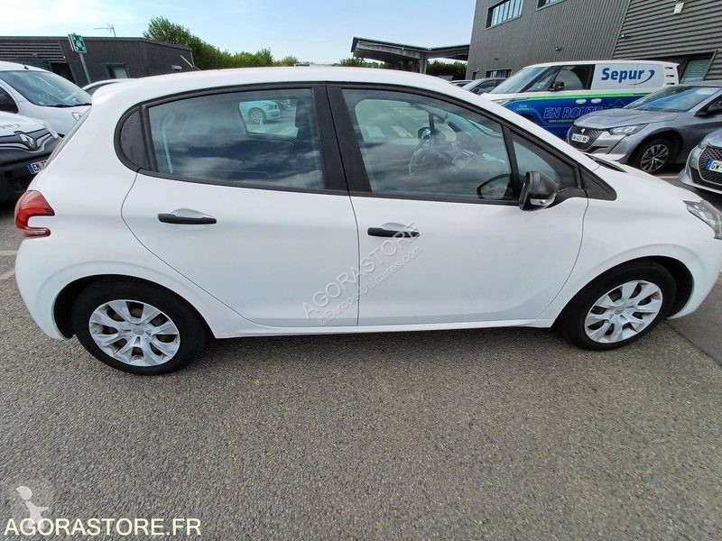 عربة نفعية Peugeot 208
