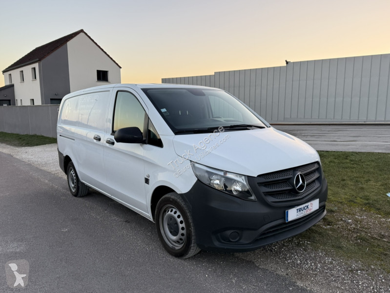 Véhicule utilitaire Mercedes  VITO