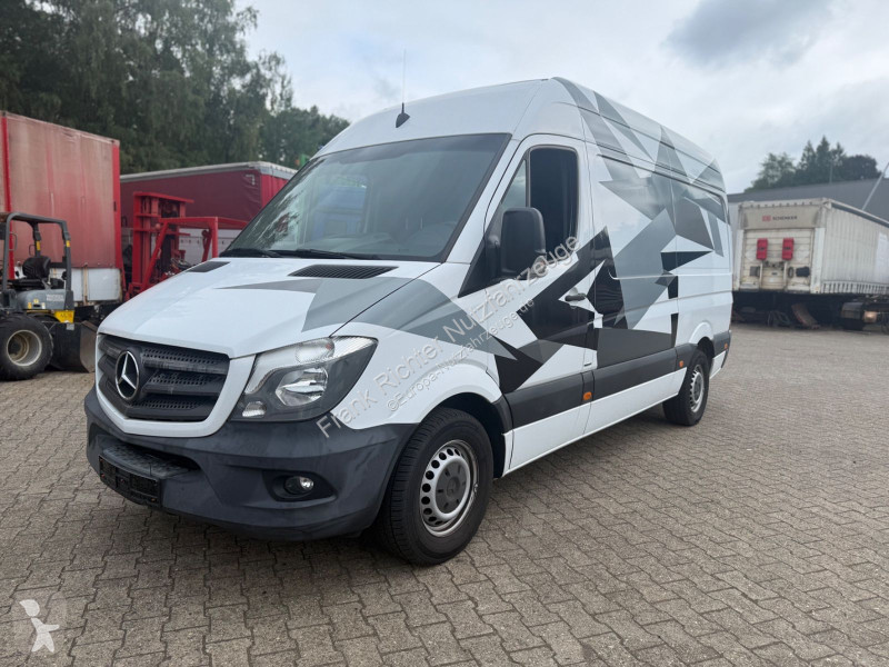 Mercedes 319...