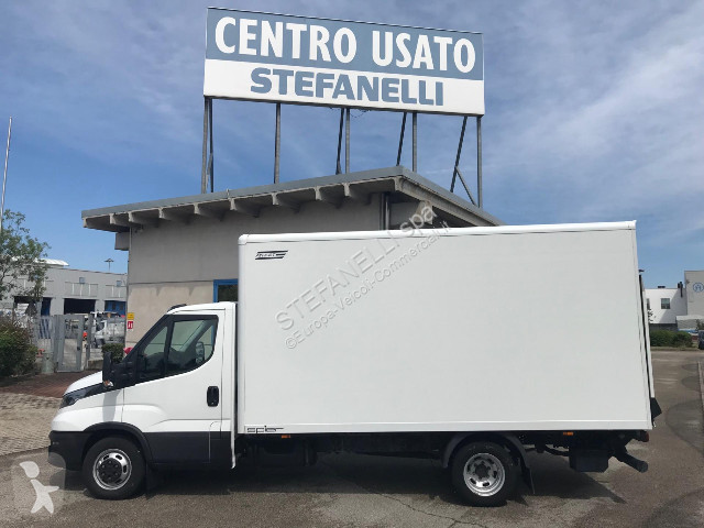 Veicolo commerciale Iveco DAILY 35C16H BOX +...