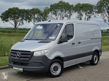 Лекотоварен фургон Mercedes