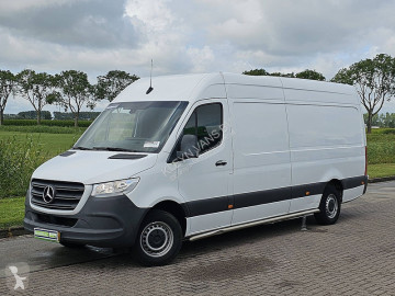 Fourgon utilitaire Mercedes