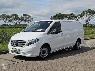 Furgon dostawczy Mercedes