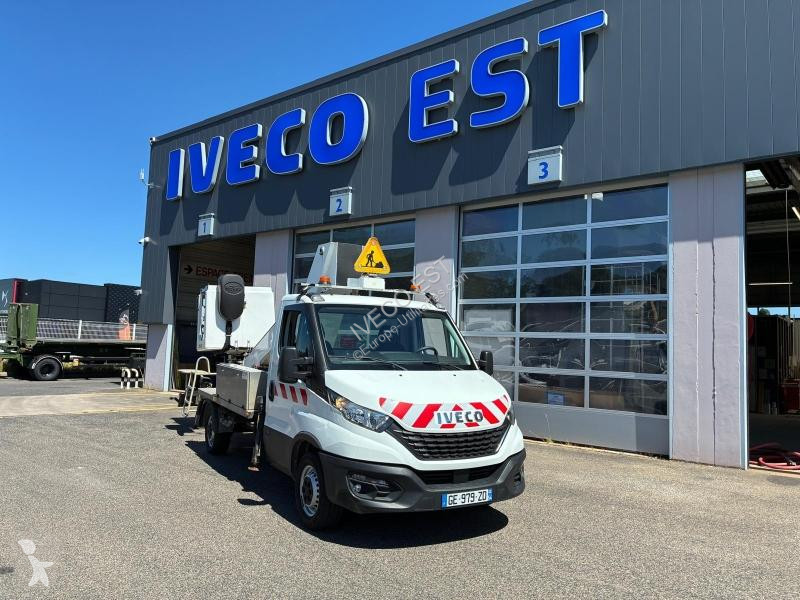 Véhicule utilitaire Iveco CCb 35S14 - NACELLE...