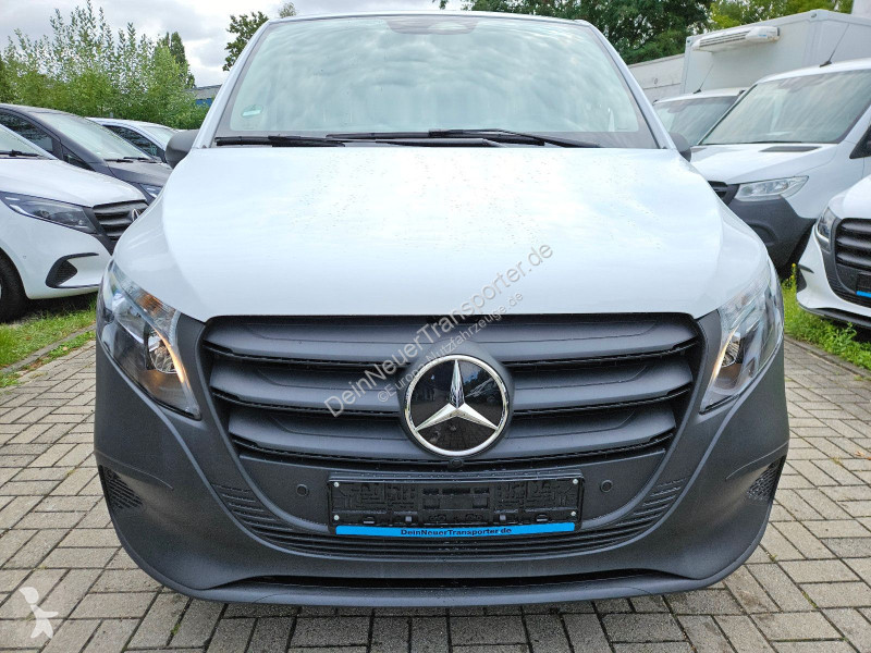 Mercedes Vito...
