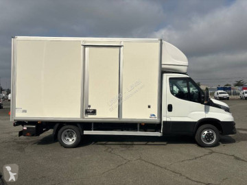 عربة نفعية بصندوق ذي حجم كبير Iveco جديد