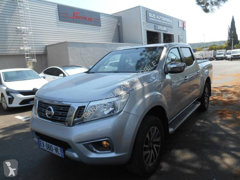 عربة نفعية Nissan