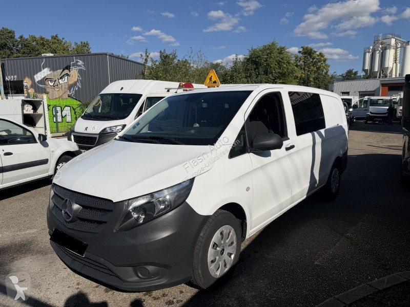 Véhicule utilitaire Mercedes VITO  111 CDI...