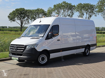Лекотоварен фургон Mercedes