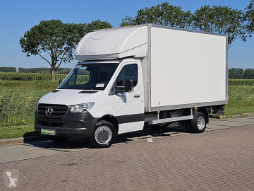 Furgon dostawczy Mercedes