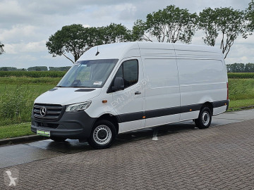 Fourgon utilitaire Mercedes