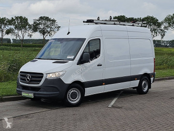 Лекотоварен фургон Mercedes