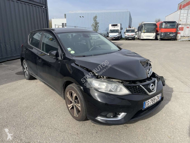 عربة نفعية Nissan