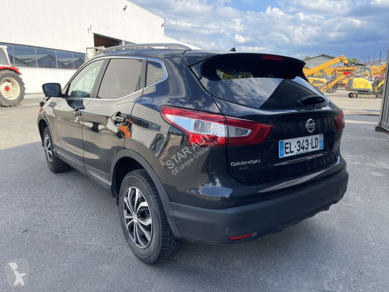 عربة نفعية Nissan