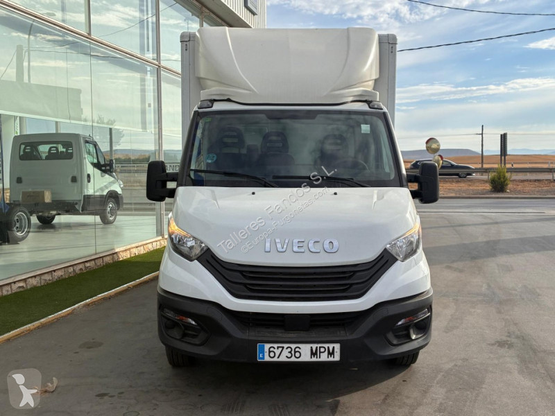 Furgoneta Iveco  35C16 20m3 con puertas traseras