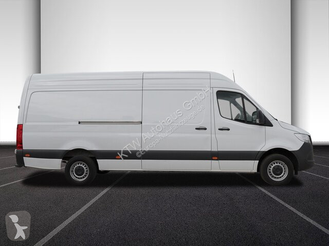 Лекотоварен автомобил Mercedes Sprinter 317...