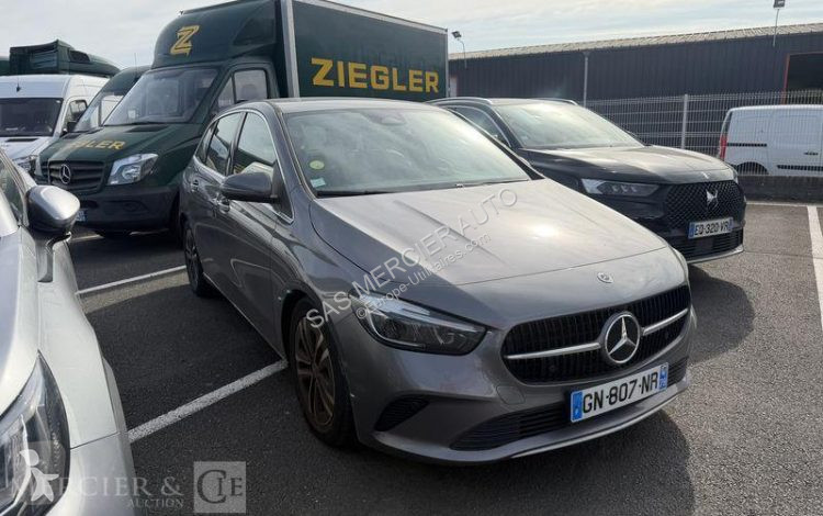 عربة نفعية Mercedes