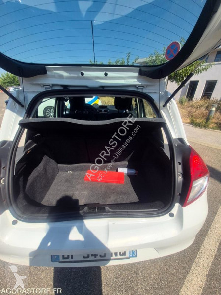 عربة نفعية Renault CLIO