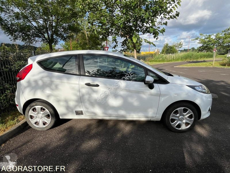 عربة نفعية Ford FIESTA