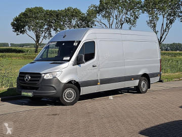 Furgon dostawczy Mercedes
