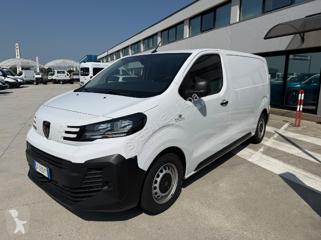 عربة نفعية Peugeot EXPERT 2.0 BLUE HDI 140CV L2H1