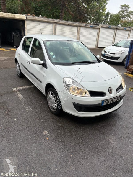 عربة نفعية Renault CLIO