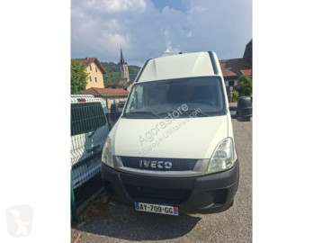 Furgón largo Iveco