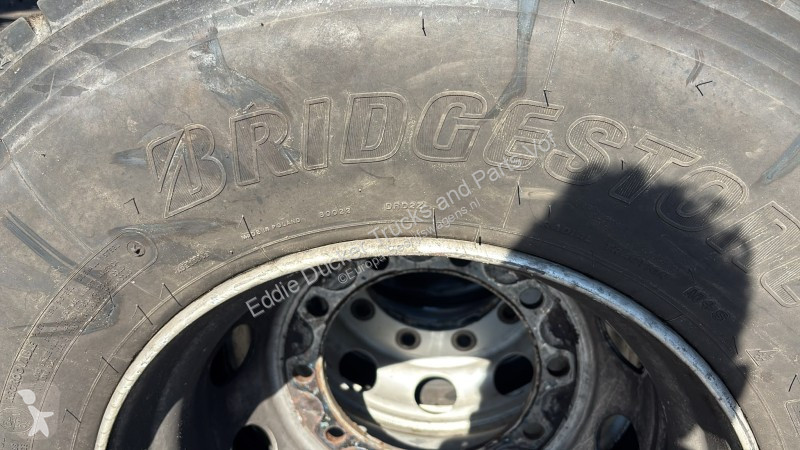 Véhicule utilitaire Bridgestone 315/80R22.5 SET...