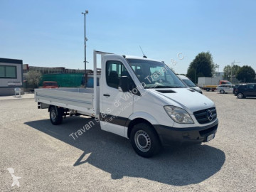 Utilitaire benne Mercedes