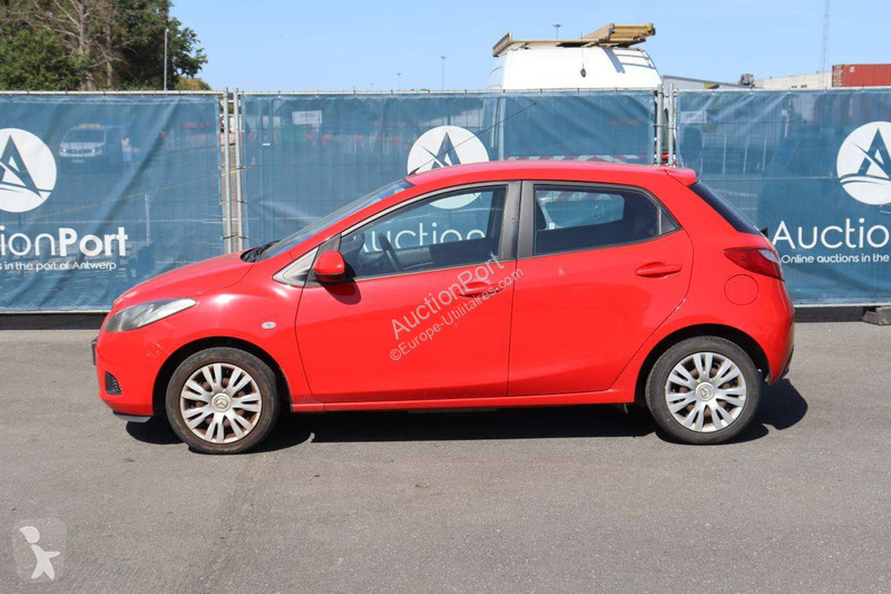 Samochód dostawczy Mazda  2