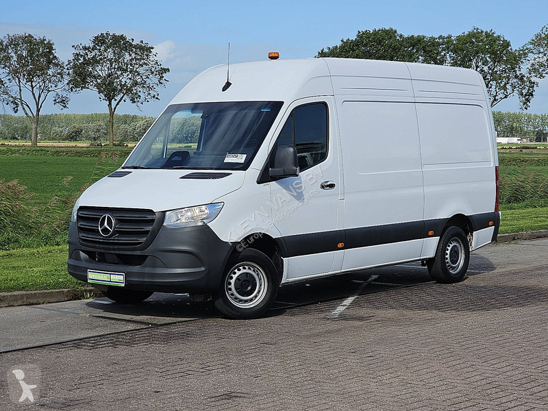 Nyttofordon Mercedes 311 L2H2 MBUX10 RWD