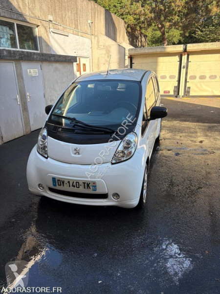 عربة نفعية Peugeot ION