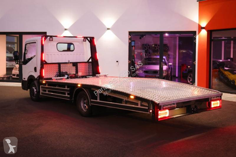 Véhicule utilitaire Nissan