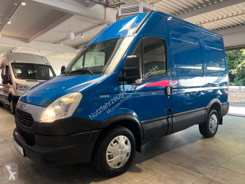Véhicule utilitaire Iveco 35s13...
