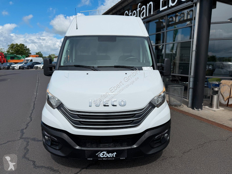 Véhicule utilitaire Iveco 35S18HA8 Kastenwagen...