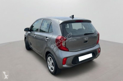 KIA sedan