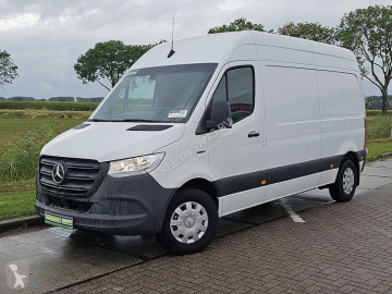Fourgon utilitaire Mercedes