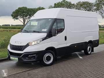 عربة نفعية مقفلة Iveco
