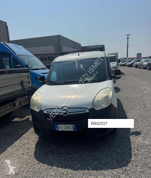 Véhicule utilitaire Opel combo maxi