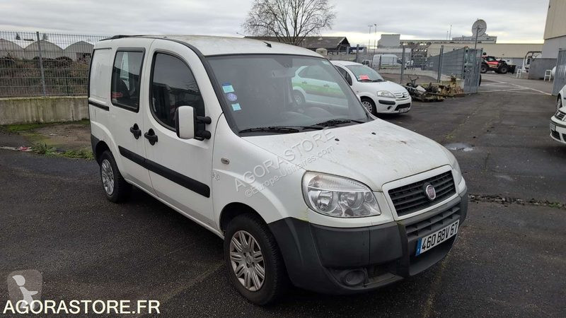 Véhicule utilitaire Fiat DOBLO